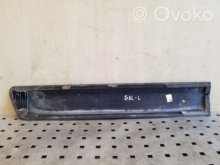 Opel Frontera B Takaoven lista (muoto) 9712A1095