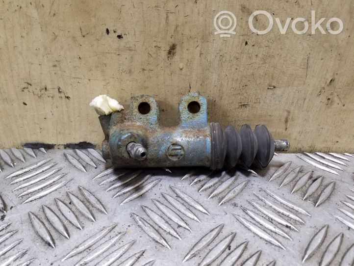 Toyota Avensis T220 Clutch slave cylinder 