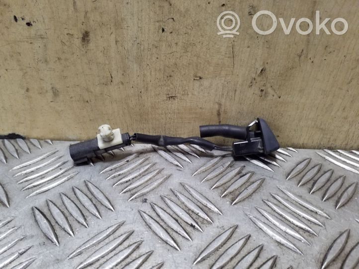 Volvo S60 Windshield washer spray nozzle 