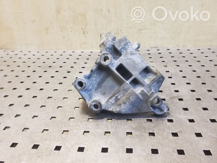 Ford Focus Supporto del generatore/alternatore 