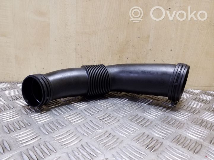 Volkswagen Touareg II Turbo air intake inlet pipe/hose 7P0129627
