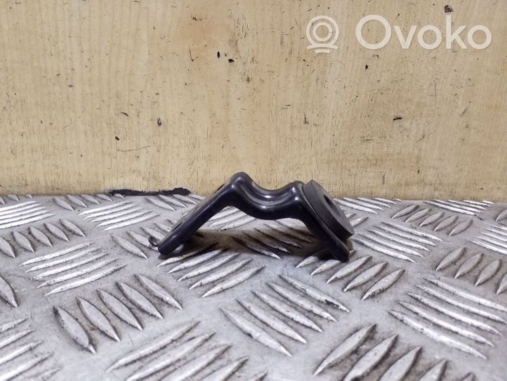 Honda CR-V Radiator mount bracket 