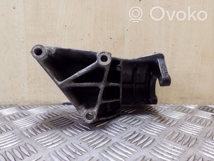 Volkswagen Transporter - Caravelle T4 Power steering pump mounting bracket 074145167