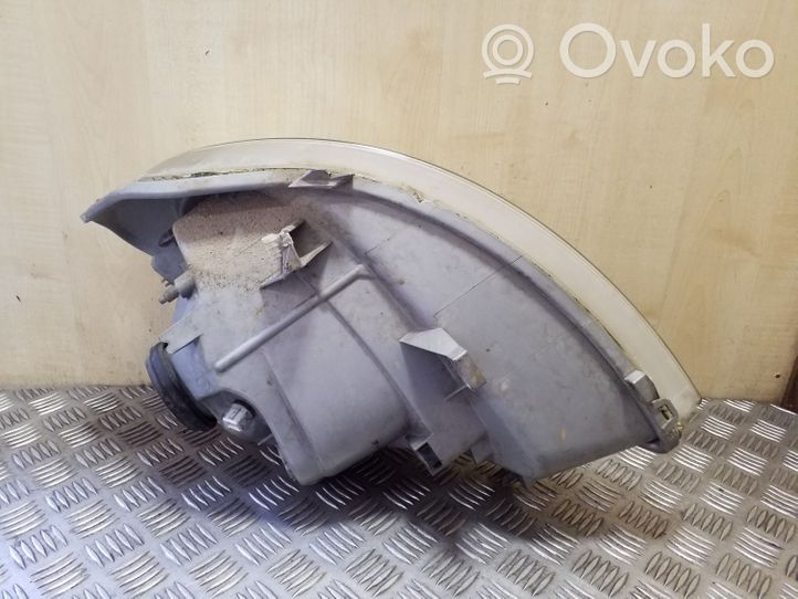 Opel Vivaro Phare frontale 7700311374