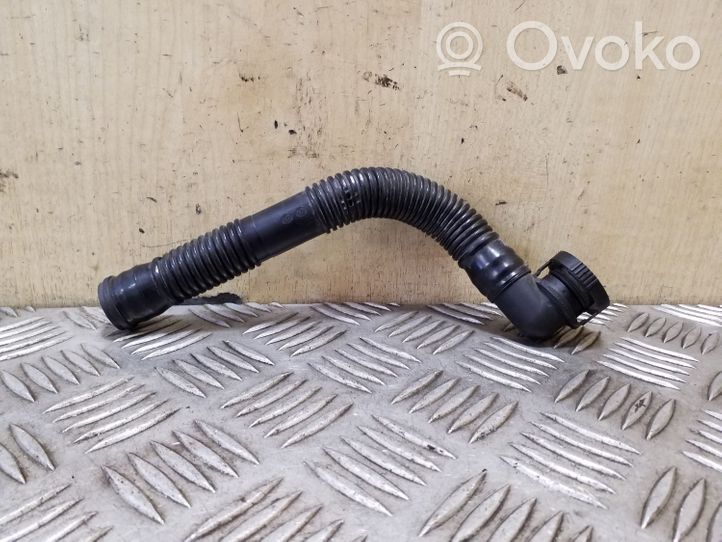 Volkswagen Tiguan Breather hose/pipe 5N0129637D