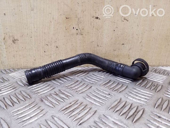 Volkswagen Tiguan Breather hose/pipe 5N0129637D