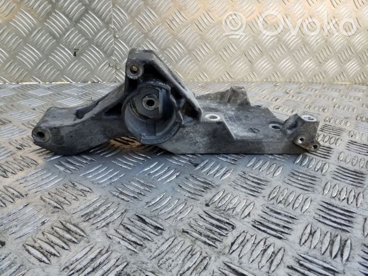 Volkswagen Polo IV 9N3 Support de générateur / alternateur 038903143AG