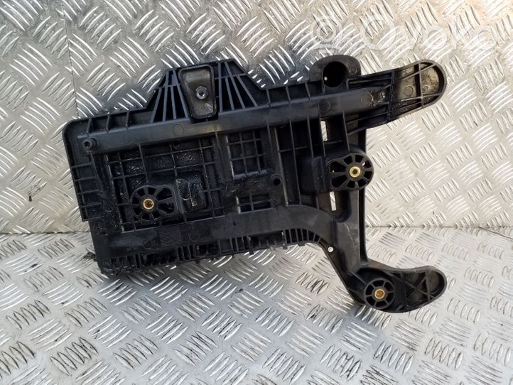 Volkswagen PASSAT CC Battery tray 1K0915333H