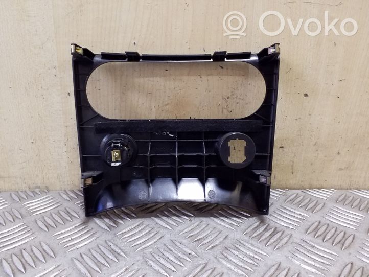 Nissan Qashqai Kita centrinė konsolės (tunelio) detalė 