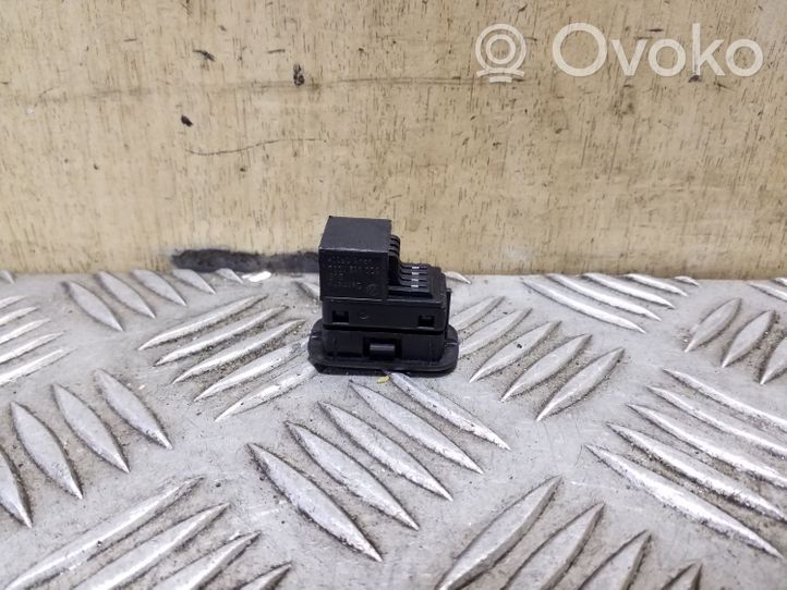 Volkswagen Tiguan Alarm switch 6Q0962109B