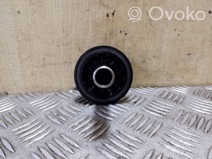 Volkswagen Tiguan Coperchio del filtro dell’olio 038117061B