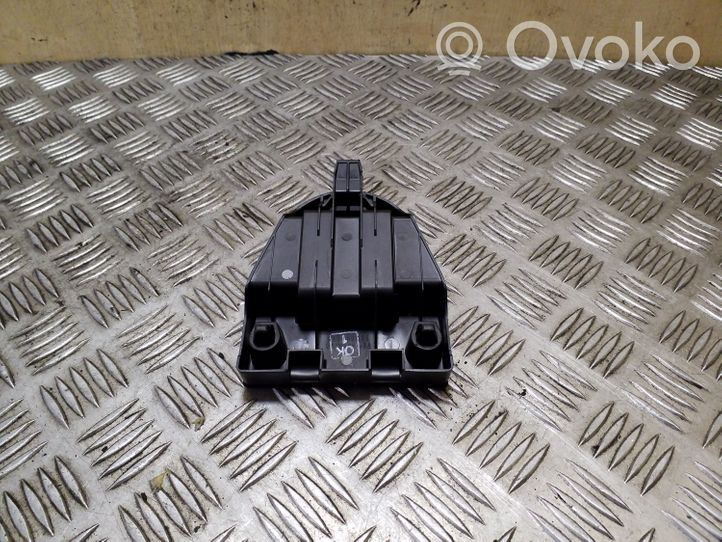 Audi A4 S4 B8 8K Varoituskolmion kannake 8T0860285