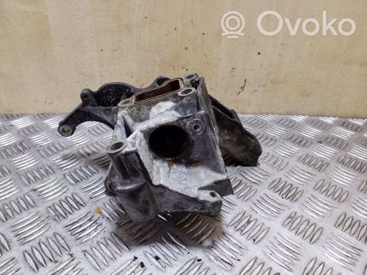 Audi A4 S4 B8 8K Supporto di montaggio della pompa del servosterzo 059145169AE