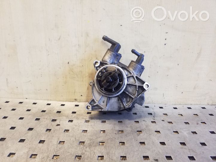 Chevrolet Captiva Pompe à vide 25183189