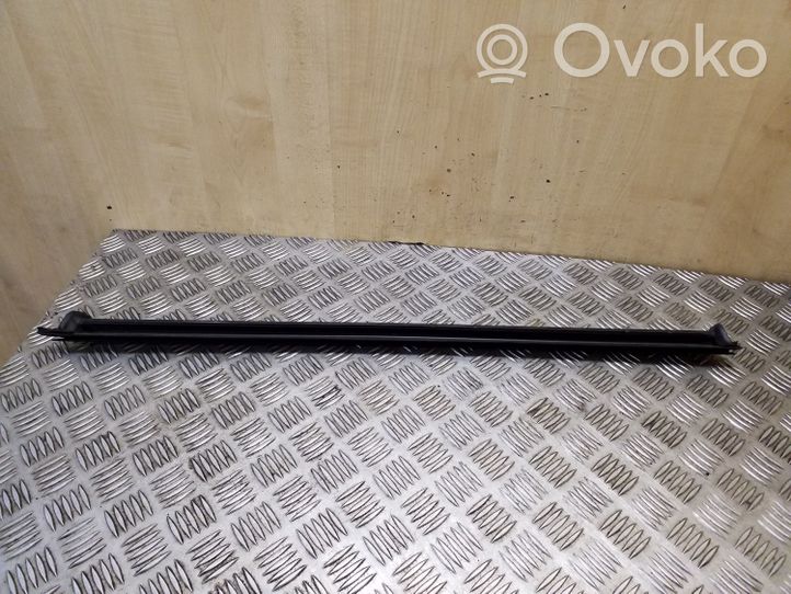 Volvo XC90 Rivestimento modanatura del vetro della portiera anteriore 31845556