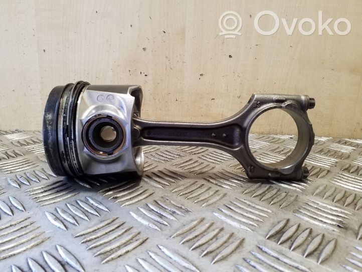 Volvo XC90 Piston with connecting rod 82L218