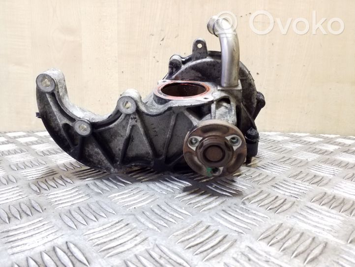 Chevrolet Captiva Pompe de circulation d'eau 86868238