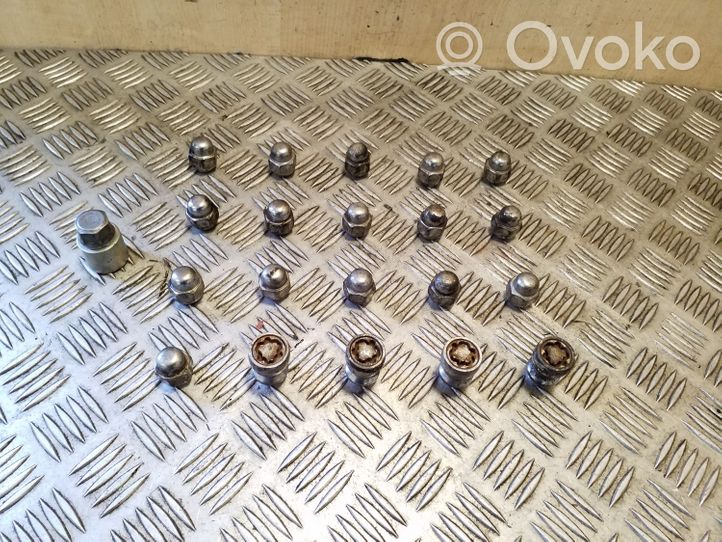 KIA Sportage Nuts/bolts 