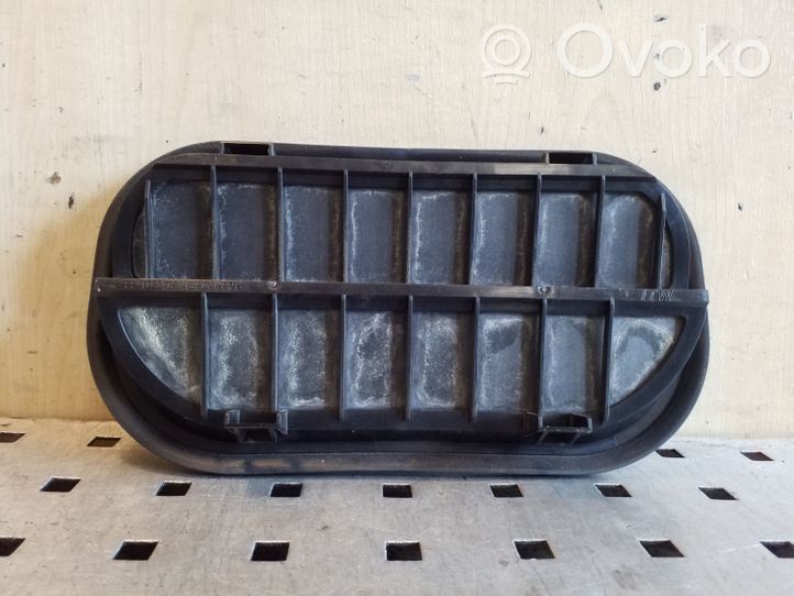 Volkswagen PASSAT B8 Kratka wentylacyjna pod zderzakiem tylnym 6R0819465A