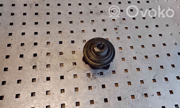 Audi 80 90 S2 B4 Valvola EGR 028131501B