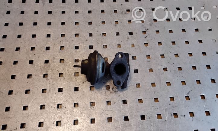 Audi 80 90 S2 B4 Soupape vanne EGR 028131501B