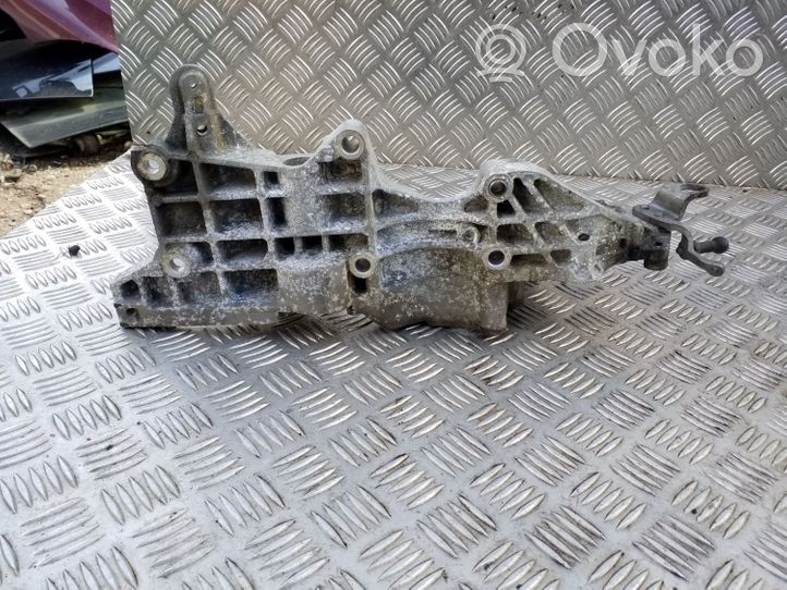 Volkswagen PASSAT CC Mocowanie alternatora 03L903143Q