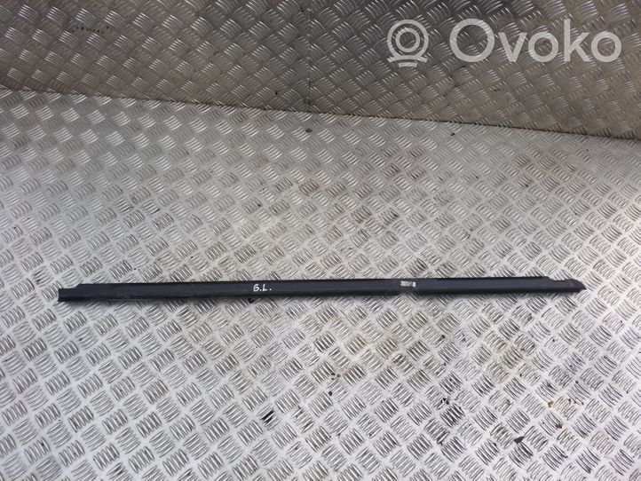 Volkswagen PASSAT CC Rivestimento modanatura del vetro della portiera posteriore 