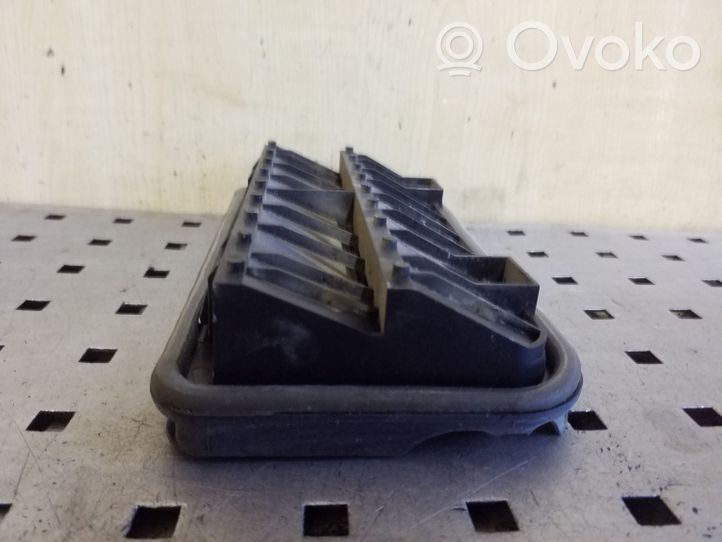 Volkswagen PASSAT CC Ventilācijas režģis 3C0819465