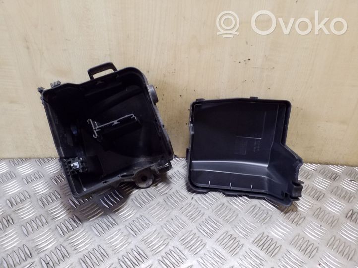 Dacia Sandero Set scatola dei fusibili 243825499R