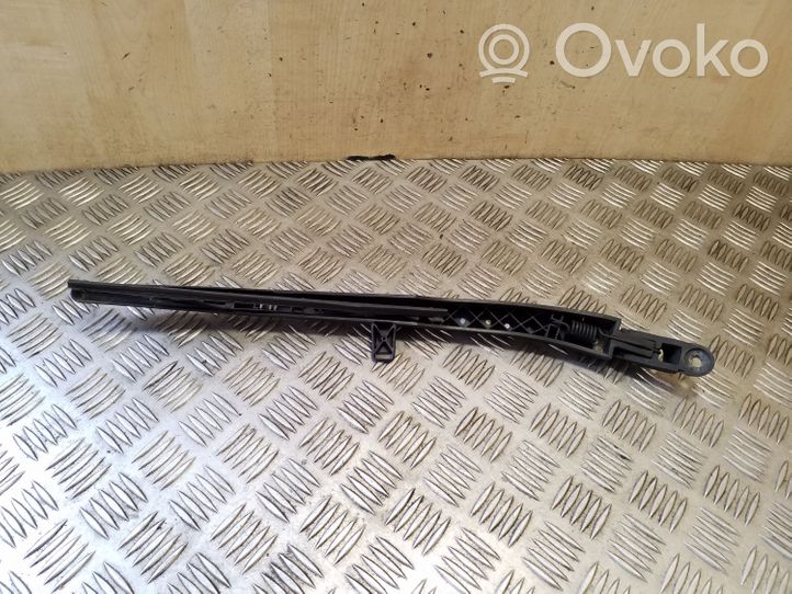 Chevrolet Captiva Rear wiper blade arm 