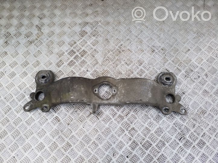 Audi A4 S4 B6 8E 8H Pavarų dėžės tvirtinimo kronšteinas 8E0399263R