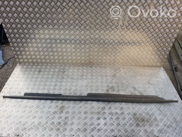 Audi 80 90 S2 B4 Copertura del rivestimento del sottoporta anteriore 