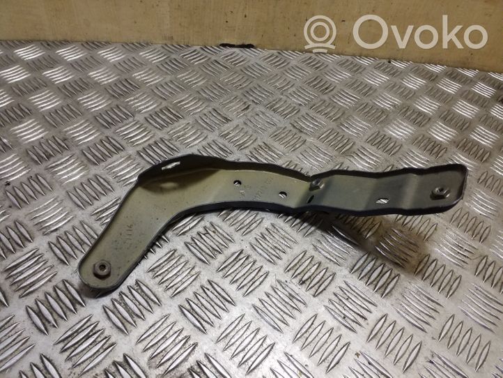 Citroen C4 Grand Picasso Uchwyt / Mocowanie błotnika przedniego 017243C02