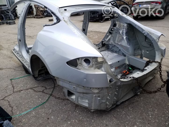 Tesla Model S Galinis ketvirtis 
