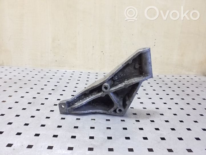 Audi A6 S6 C4 4A Supporto di montaggio della pompa del servosterzo 048145515