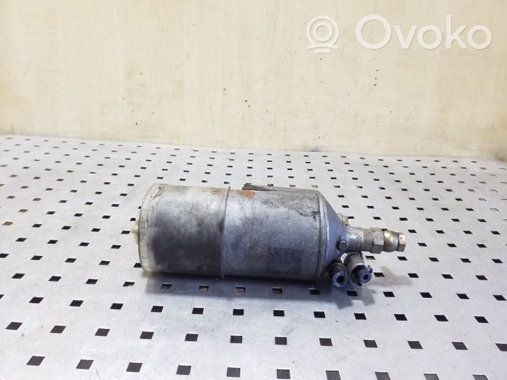 Audi A6 S6 C4 4A Soporte de apoyo del filtro de combustible 074127445