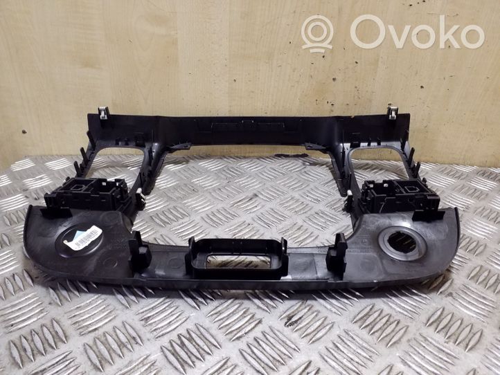 Renault Trafic III (X82) Panneau de garniture tableau de bord 682607479R