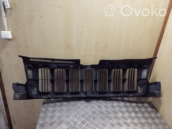 Jeep Grand Cherokee Maskownica / Grill / Atrapa górna chłodnicy 55079377AC