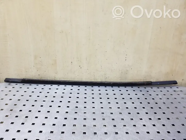 Volvo V40 Takaoven lasin muotolista 