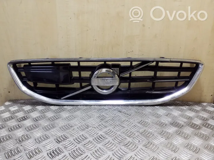 Volvo V40 Maskownica / Grill / Atrapa górna chłodnicy 31301893