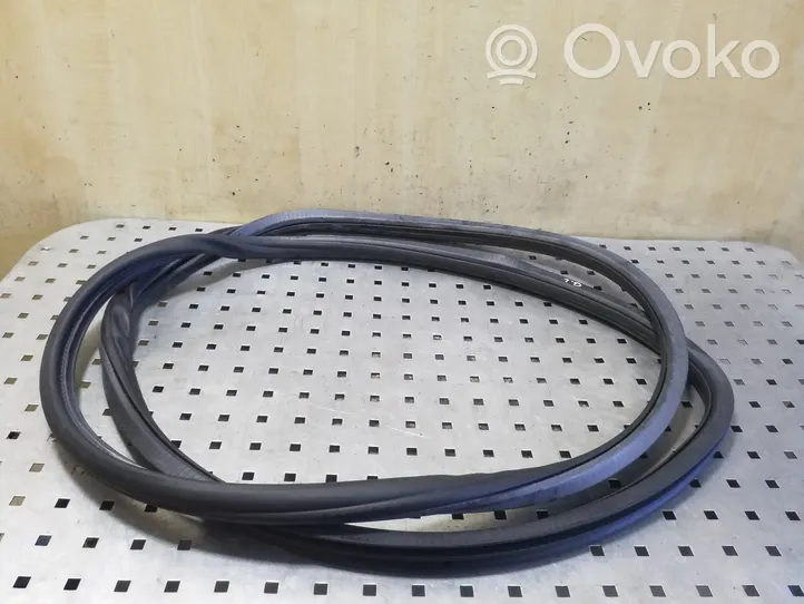 Volkswagen Touareg II Rear door rubber seal (on body) 7P0867367D