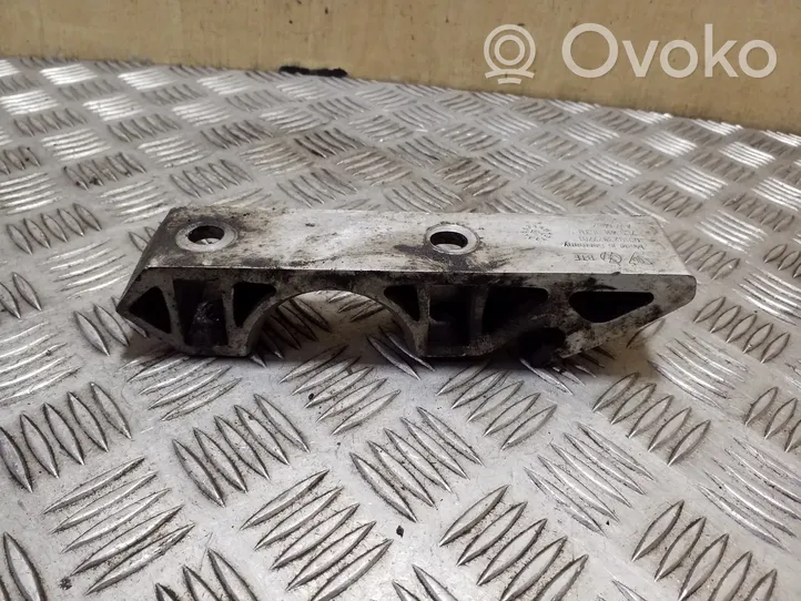 Volkswagen Touareg II Supporto per boccola della barra antirollio, anteriore 7L0411063B