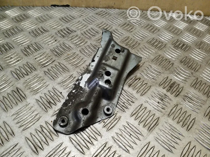 Audi A3 S3 8P Fender mounting bracket 8P0821136A