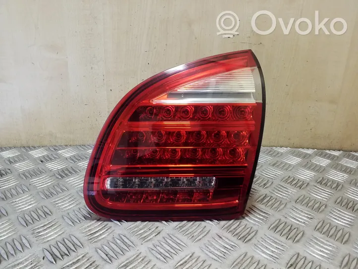 Porsche Cayenne (92A) Lampy tylnej klapy bagażnika 7P5945094M