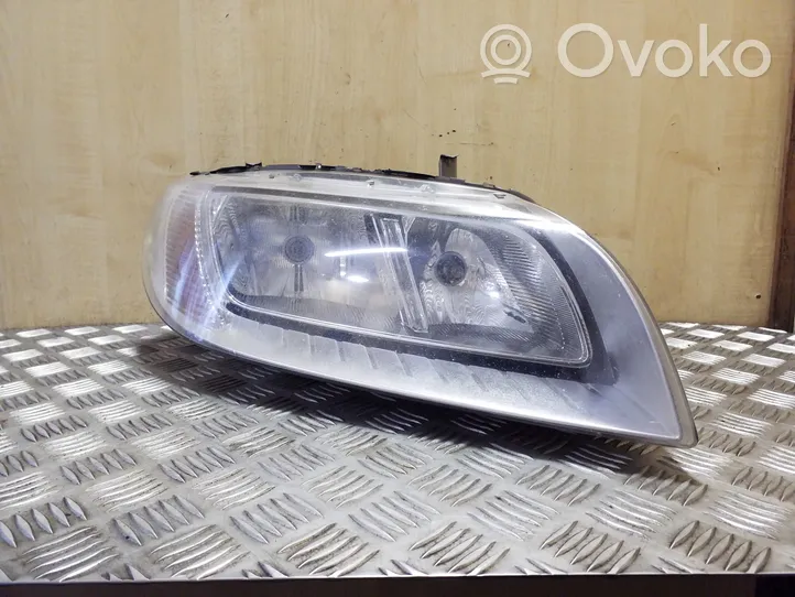 Volvo XC70 Lampa przednia 31420018