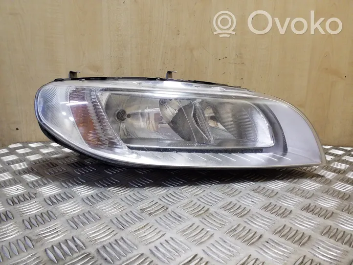 Volvo XC70 Lampa przednia 31420018