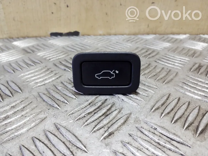 Volvo XC70 Przełącznik / Przycisk otwierania klapy tylnej / bagażnika 31412055