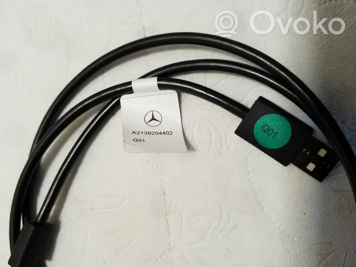Mercedes-Benz GLC X253 C253 USB-pistokeliitin A2138204402