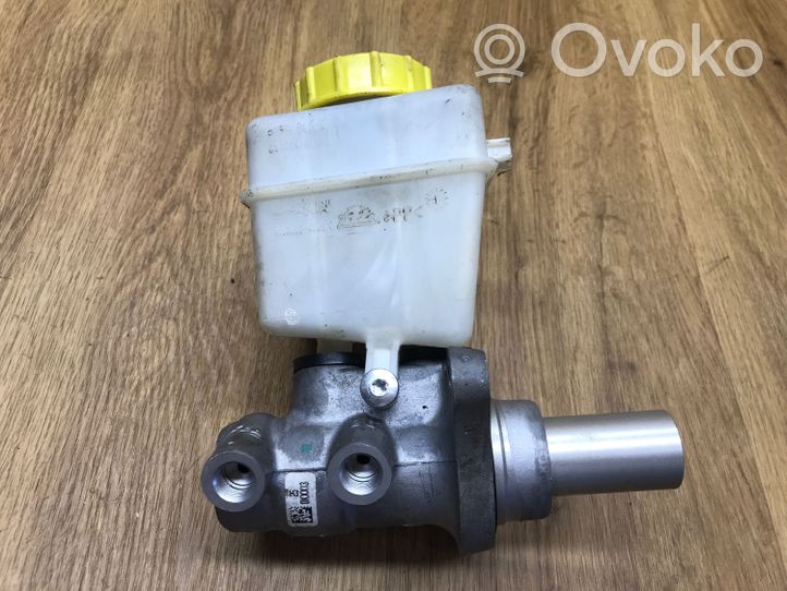 Jaguar XJ X351 Master brake cylinder C2P5223