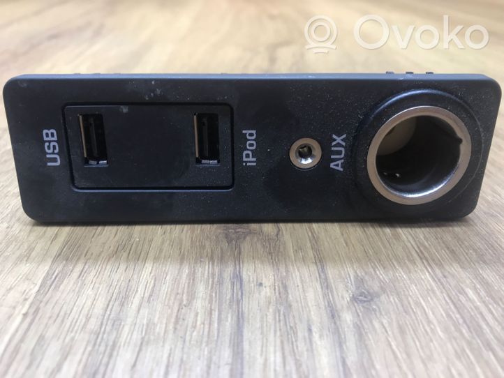 Jaguar XJ X351 Gniazdo / Złącze USB A2C5336865900